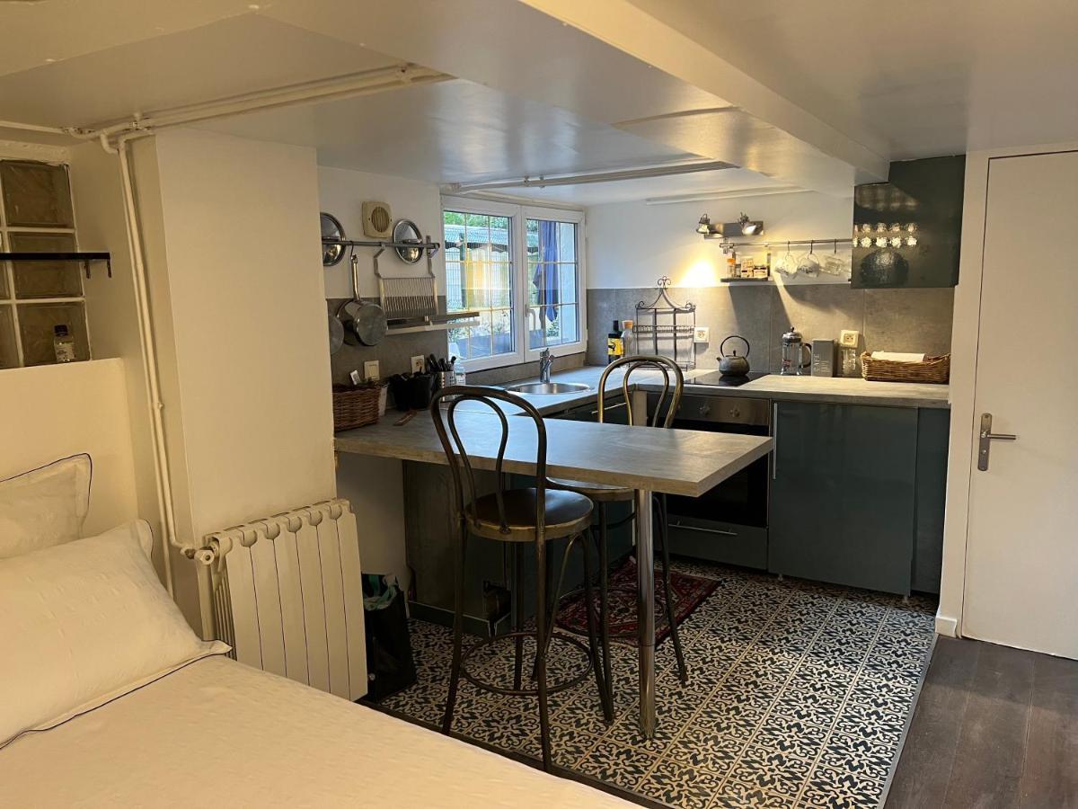 Petit Studio De La Maison Du Bonheur - Rez De Jardin Apartment Вилие-сюр-Марн Екстериор снимка